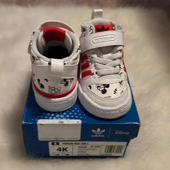 Disney edition Adidas - Picture 2 of 4